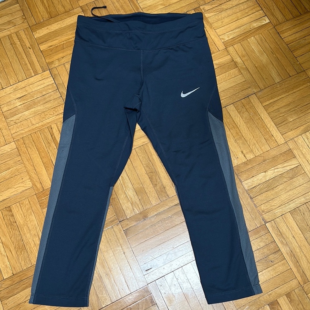 - NIKE crop pants, size M